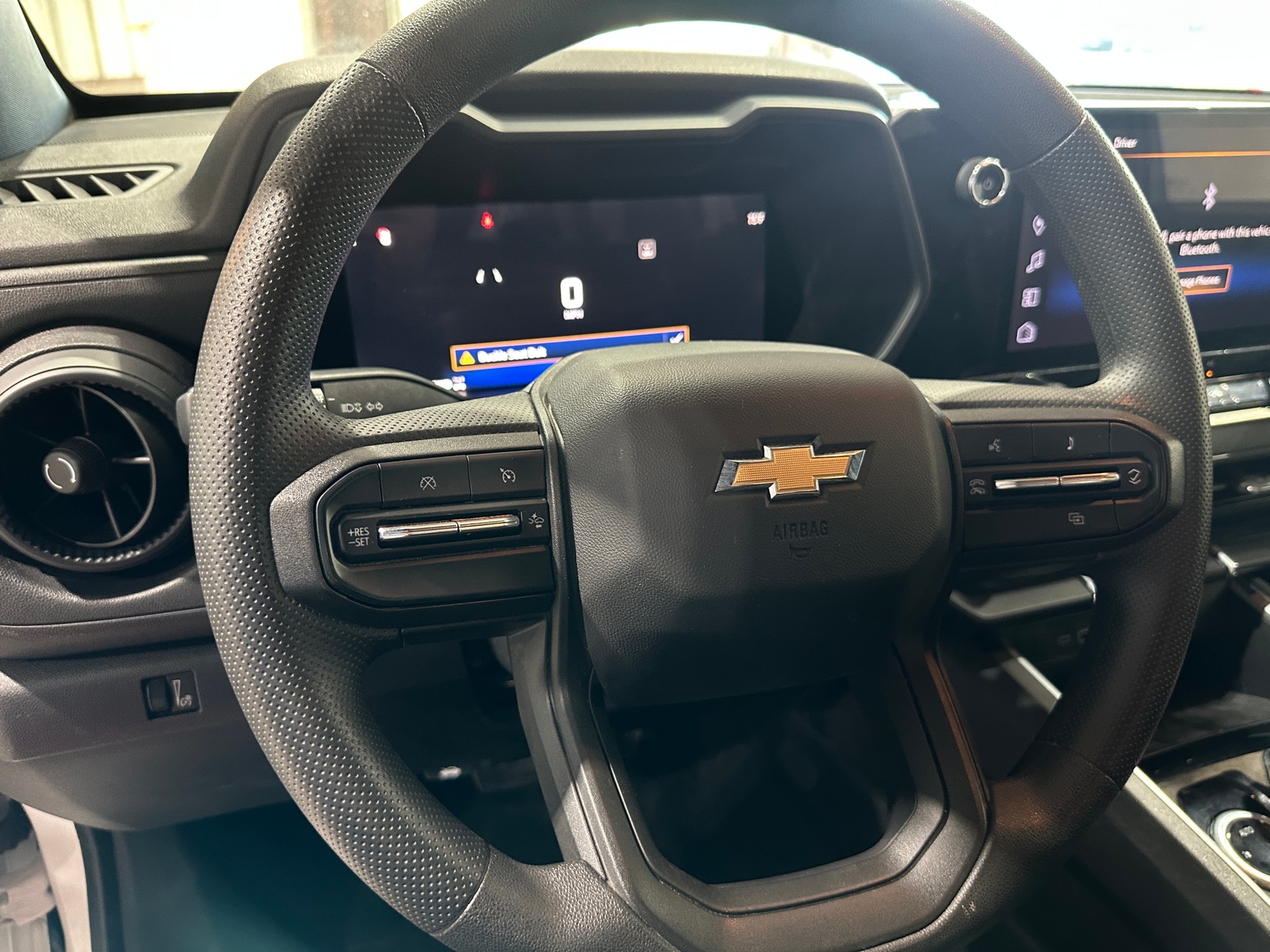 Thumbnail: 2024 Chevrolet Colorado - 5