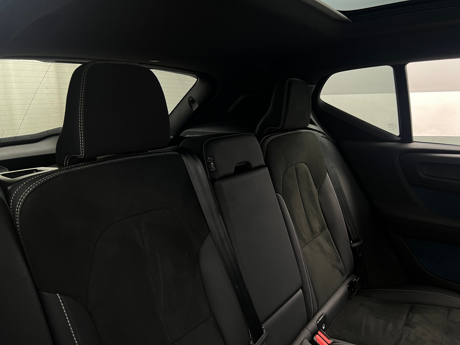 Thumbnail: 2023 Volvo XC40 - 6