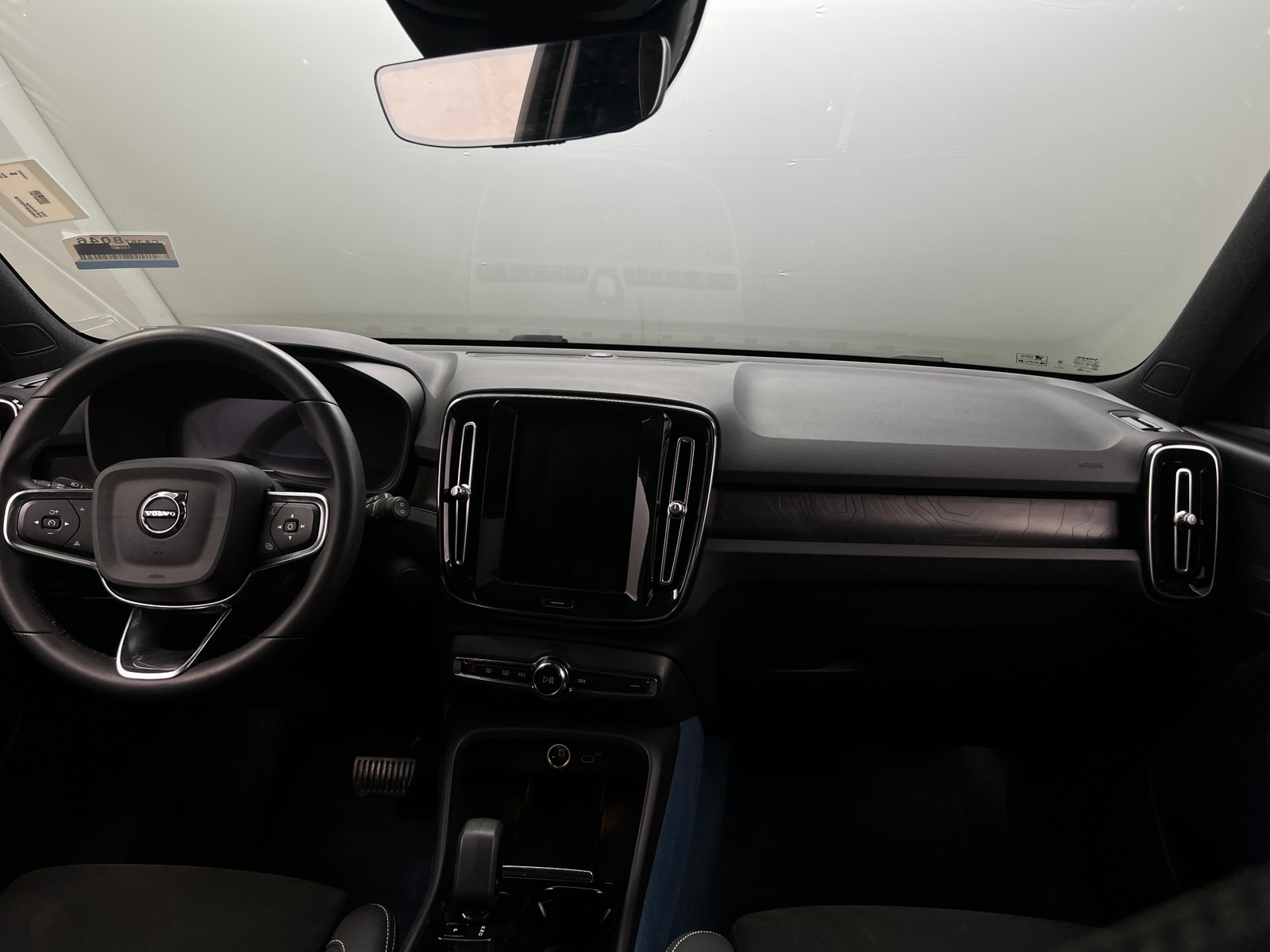 Thumbnail: 2023 Volvo XC40 - 3