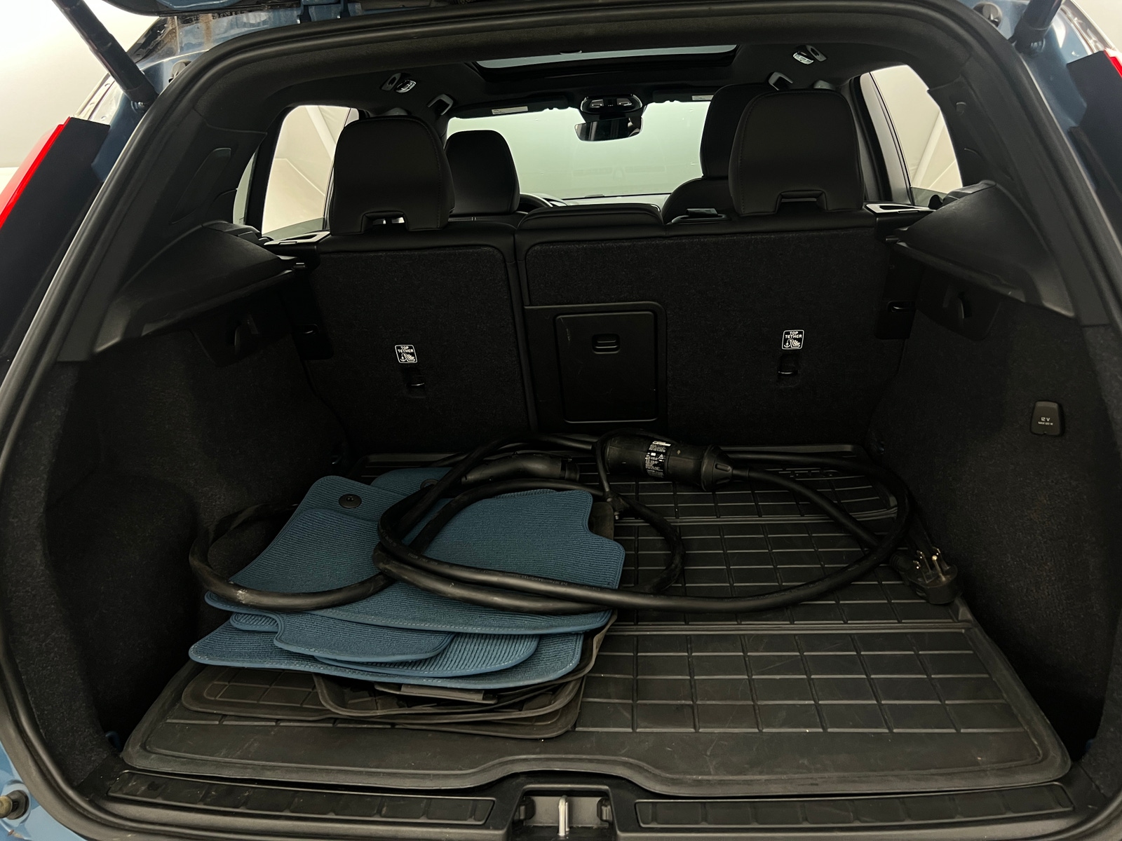 Thumbnail: 2023 Volvo XC40 - 7