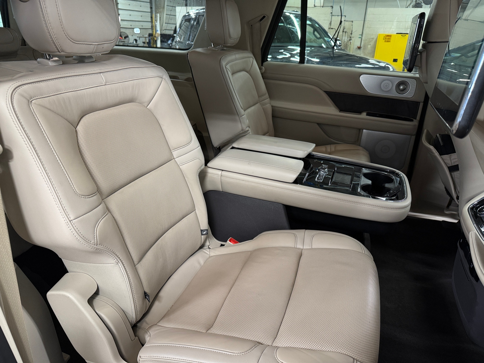 Thumbnail: 2018 Lincoln Navigator L - 5