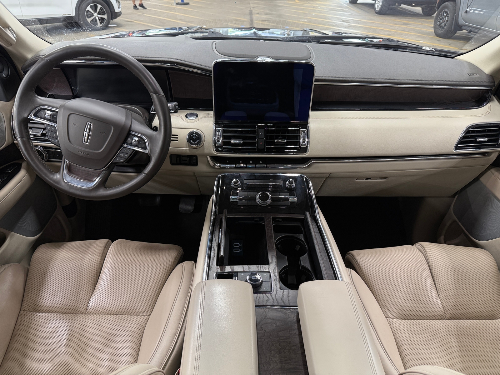 Thumbnail: 2018 Lincoln Navigator L - 2
