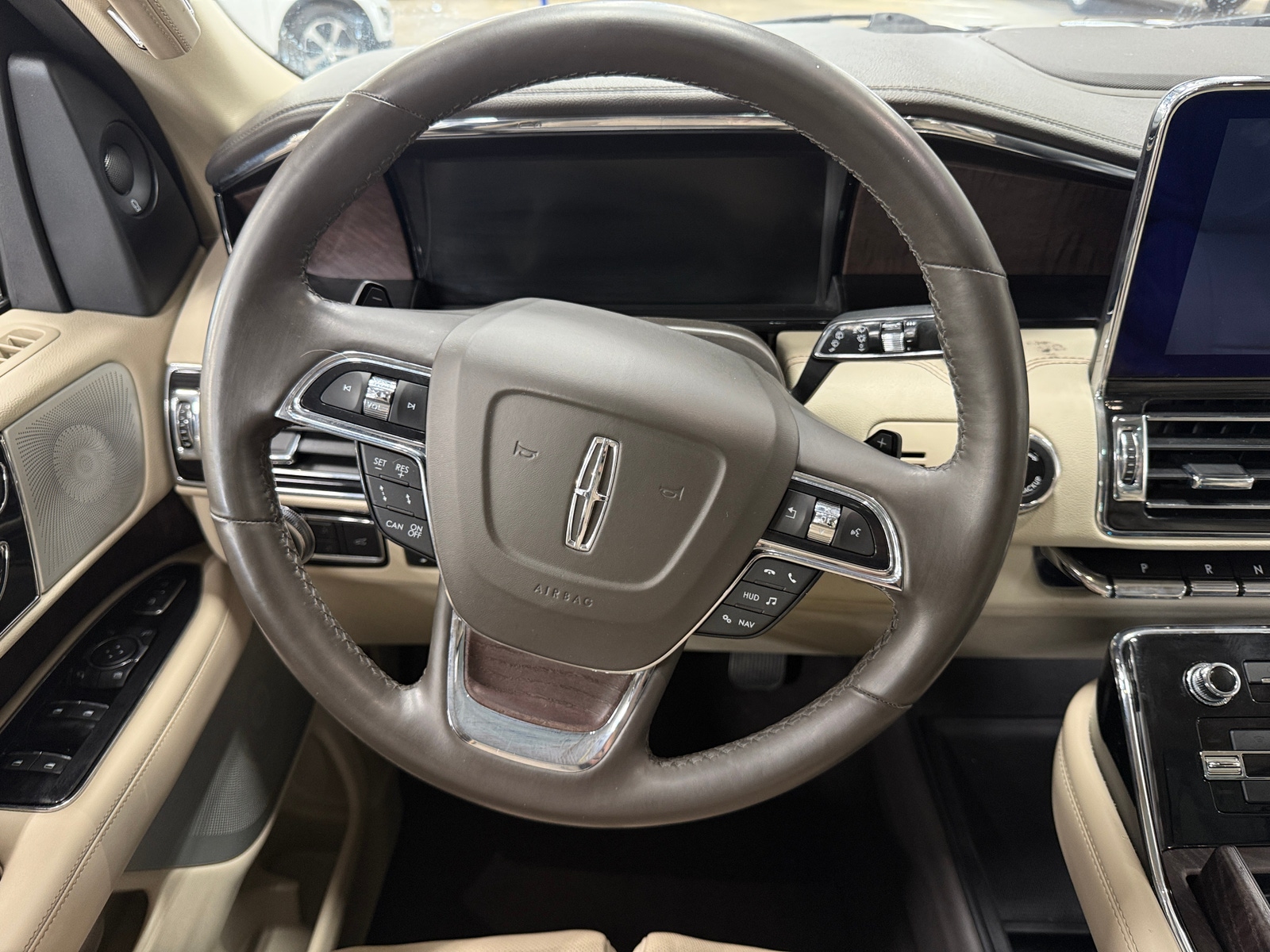 Thumbnail: 2018 Lincoln Navigator L - 4