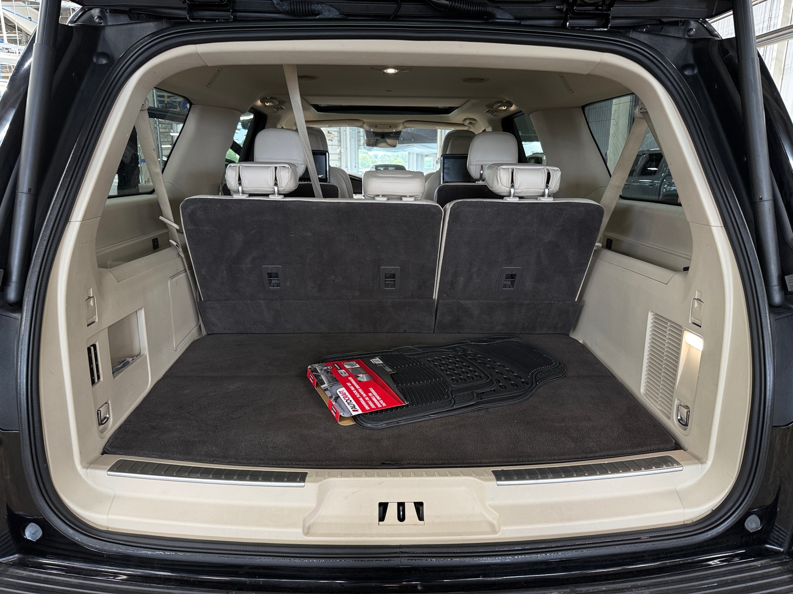 Thumbnail: 2018 Lincoln Navigator L - 6