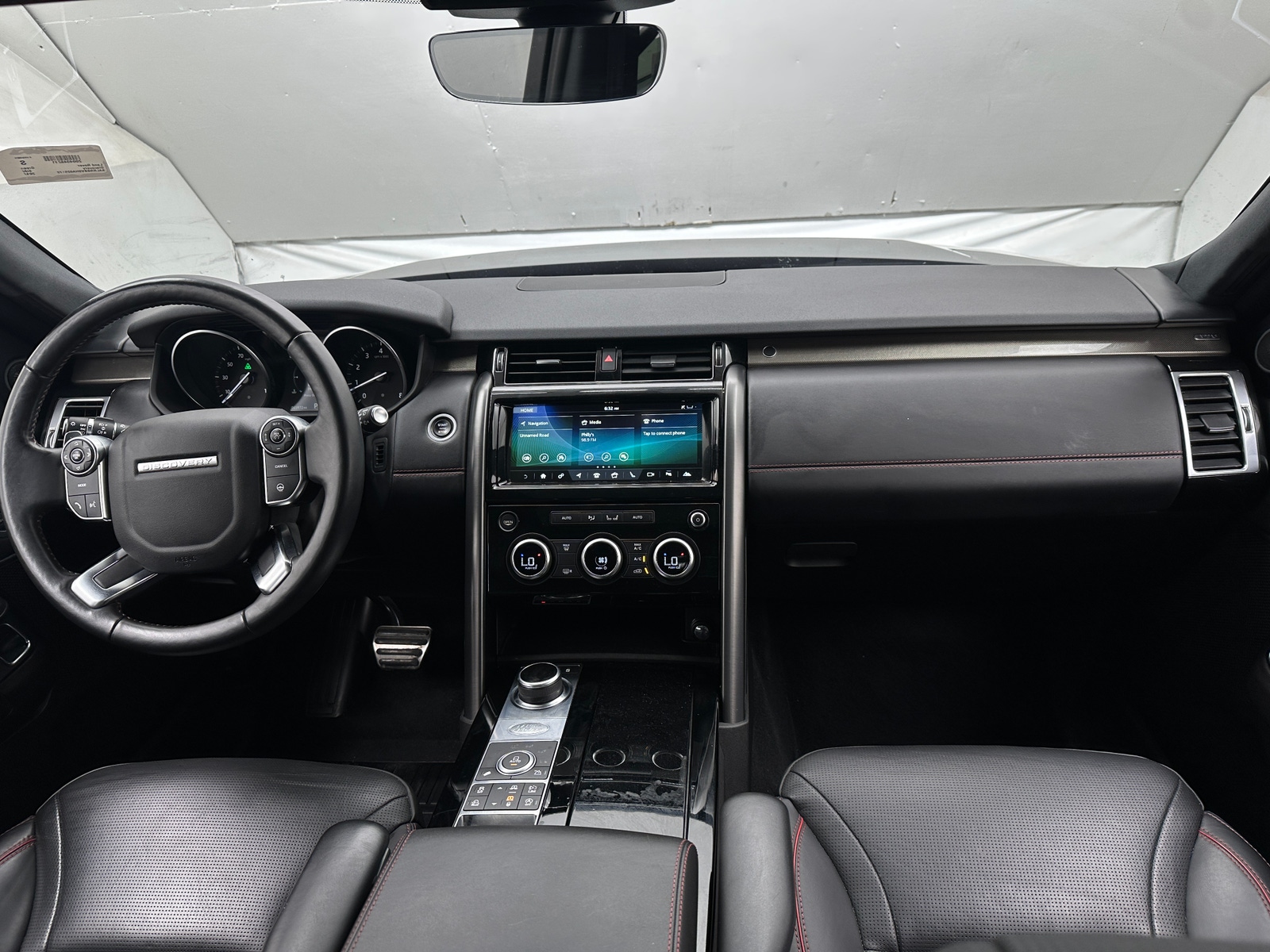 Thumbnail: 2017 Land Rover Discovery - 2