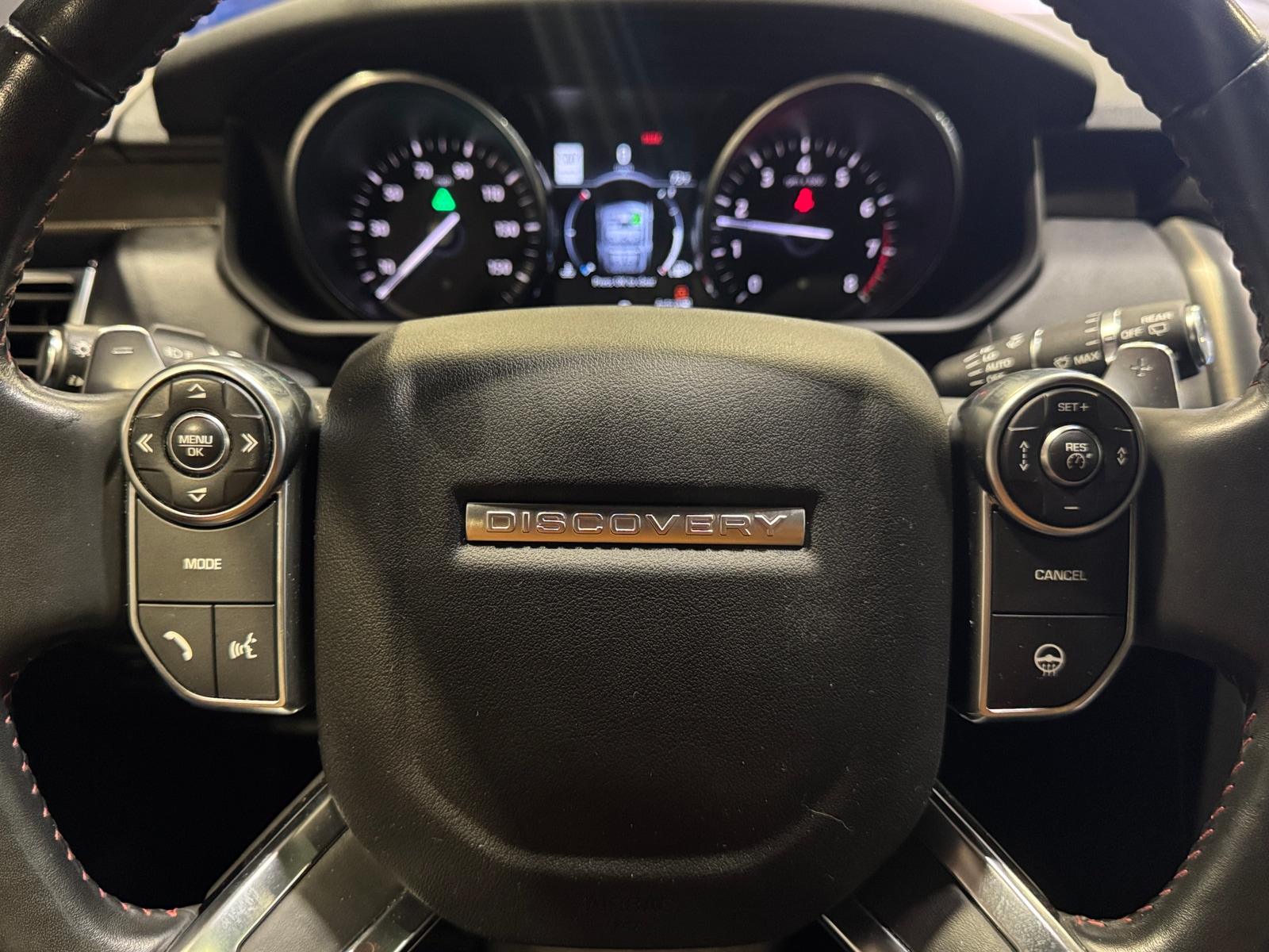 Thumbnail: 2017 Land Rover Discovery - 4