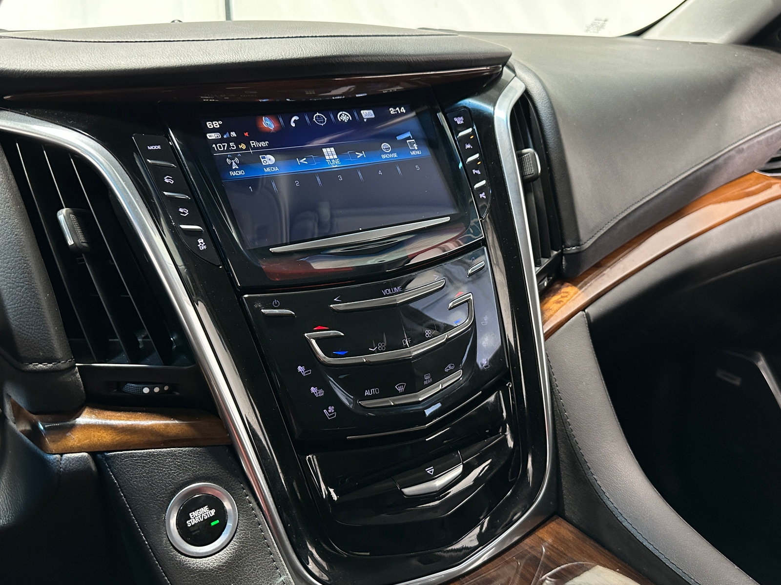 Thumbnail: 2017 Cadillac Escalade - 3