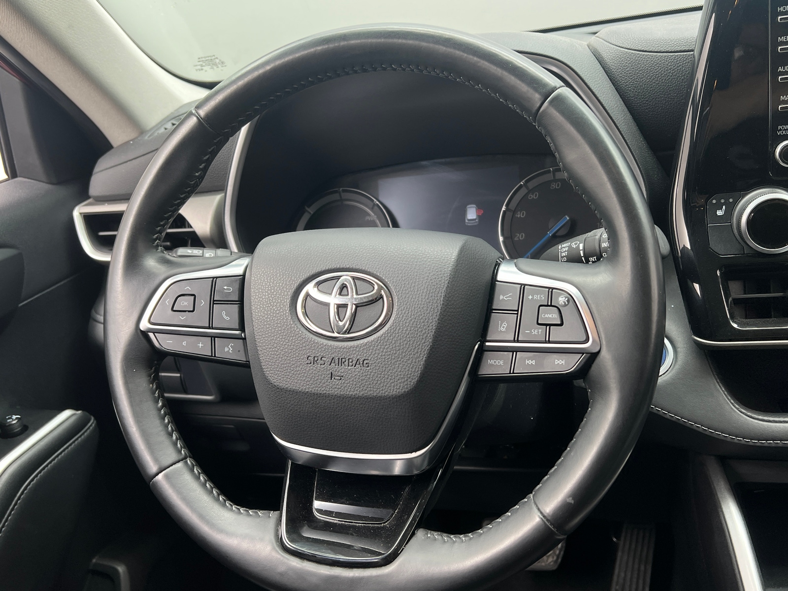 Thumbnail: 2021 Toyota Highlander - 4