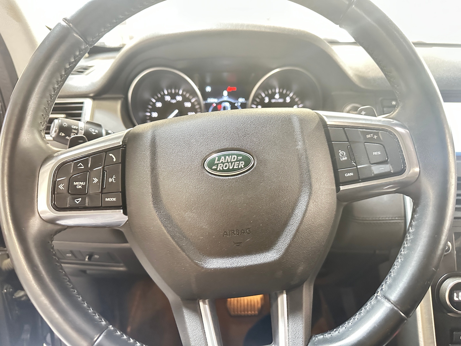 Thumbnail: 2018 Land Rover Discovery Sport - 4