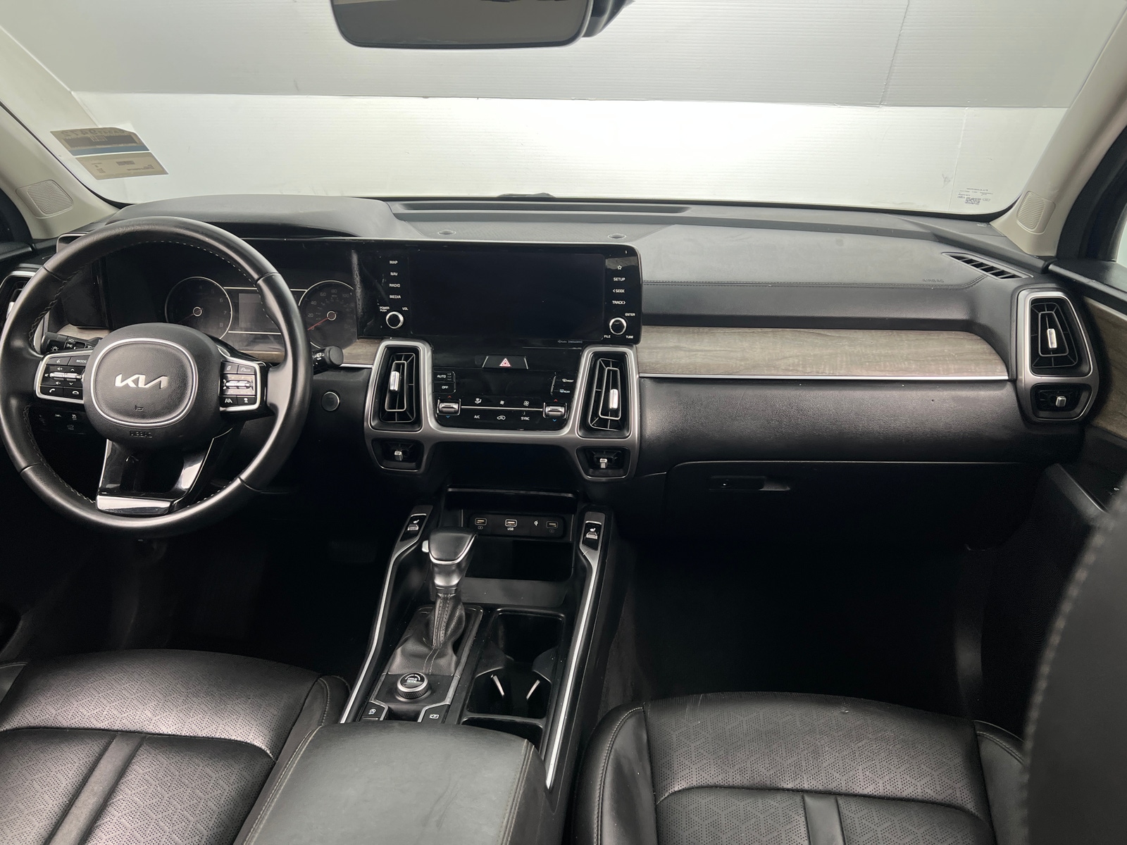 Thumbnail: 2023 Kia Sorento - 2