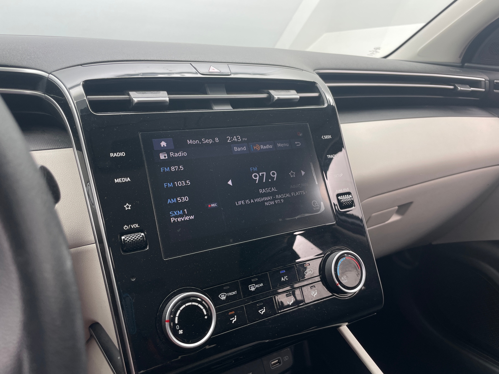 Thumbnail: 2022 Hyundai Tucson - 4