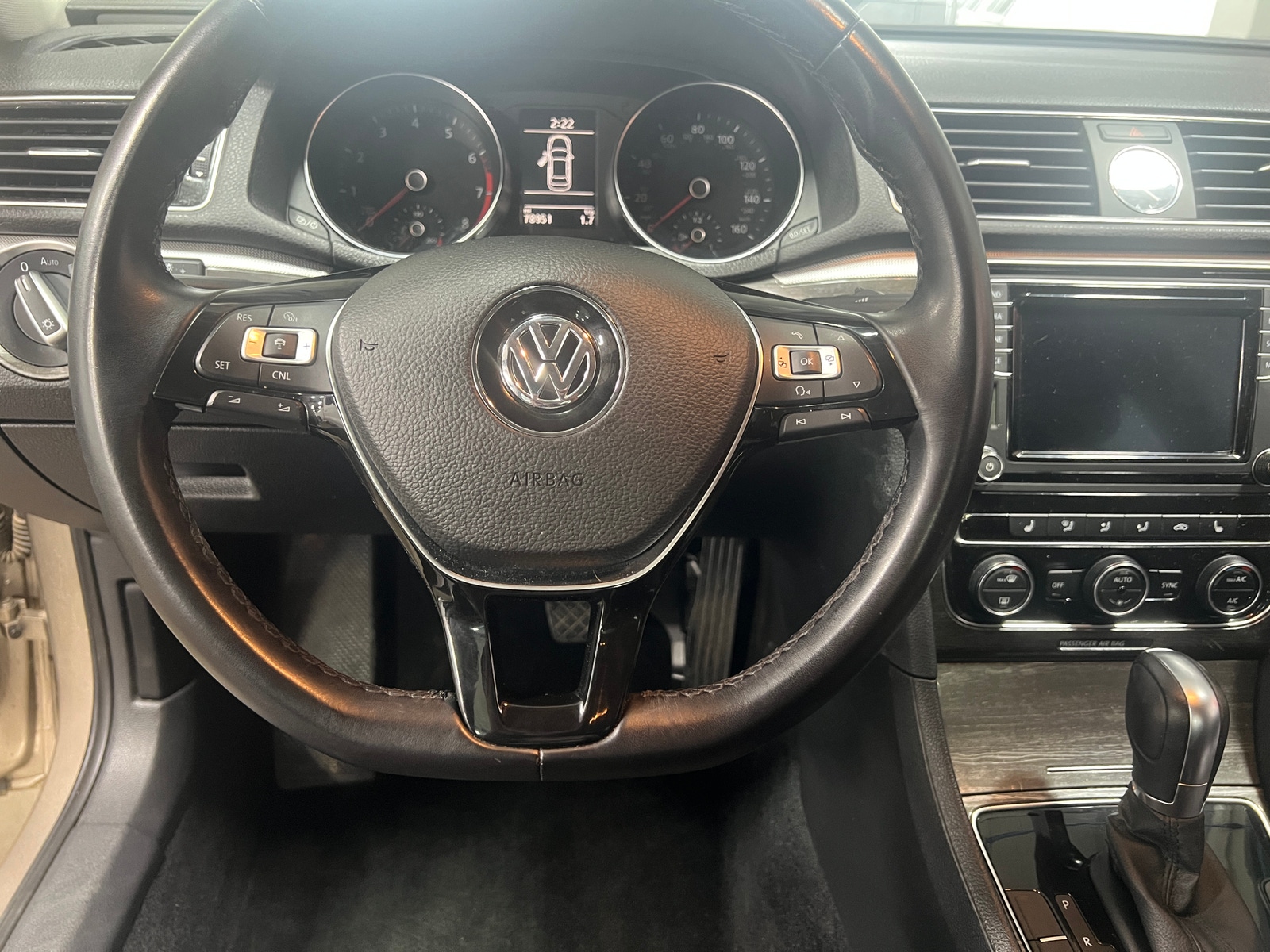 Thumbnail: 2016 Volkswagen Passat - 4