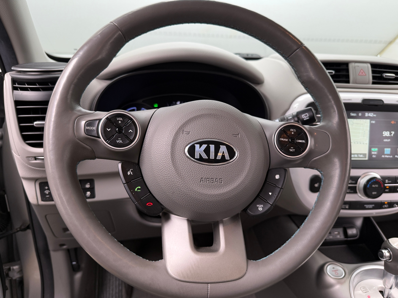 Thumbnail: 2017 Kia Soul EV - 5
