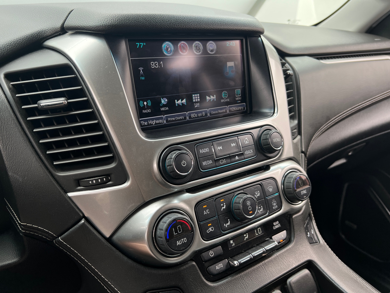 Thumbnail: 2016 Chevrolet Tahoe - 3