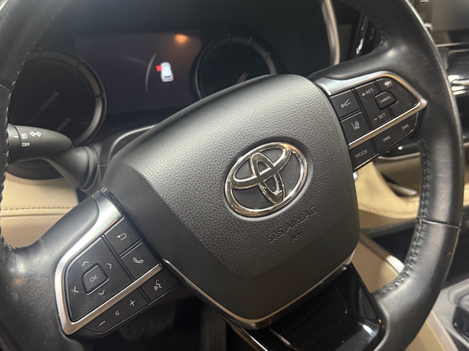 Thumbnail: 2021 Toyota Highlander - 4