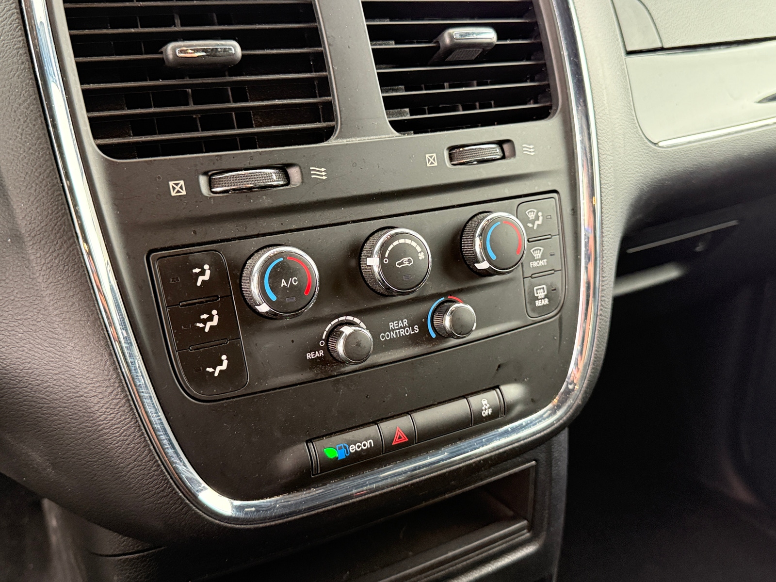 Thumbnail: 2016 Dodge Grand Caravan - 4