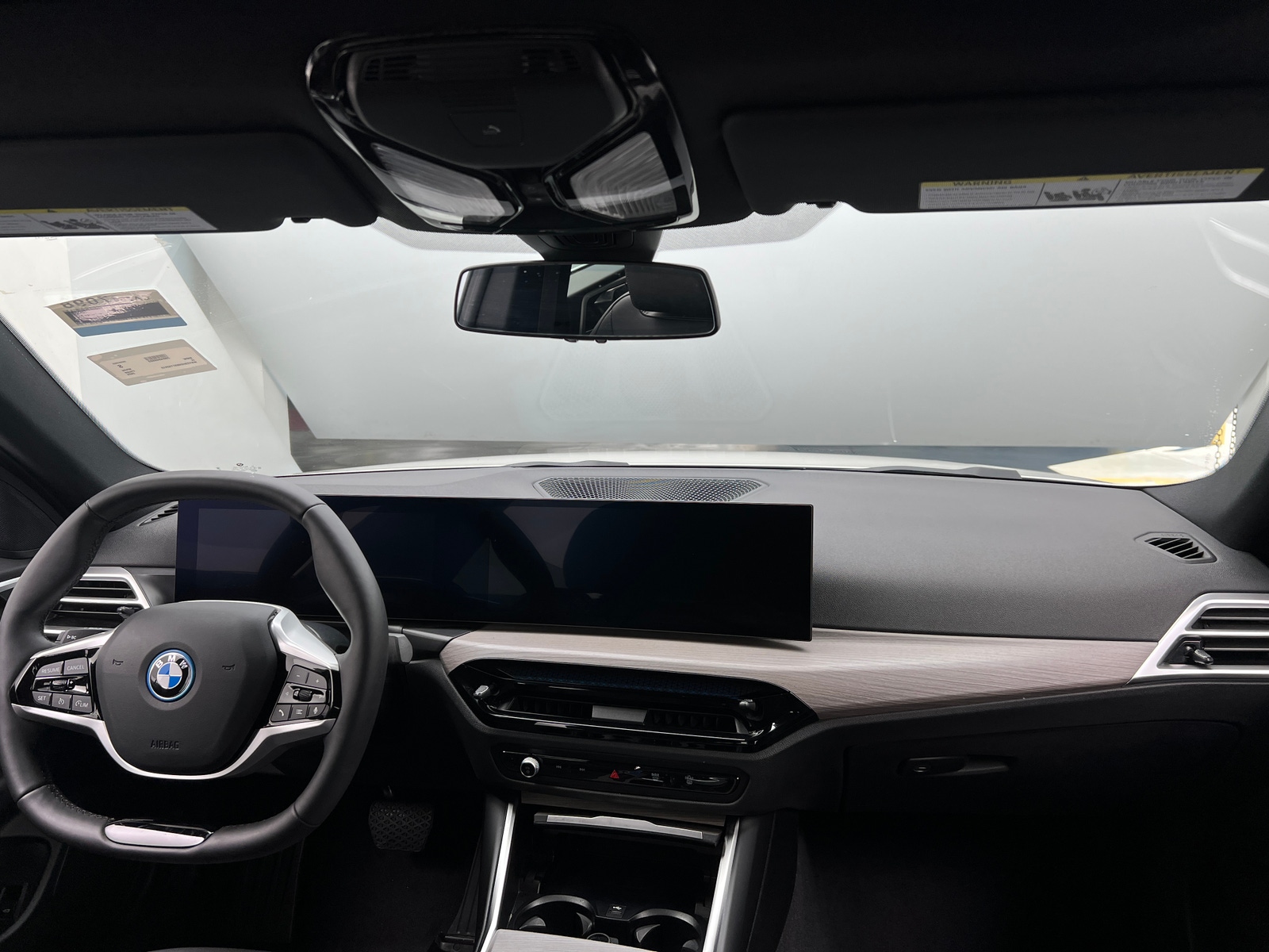 Thumbnail: 2025 BMW i4 - 2