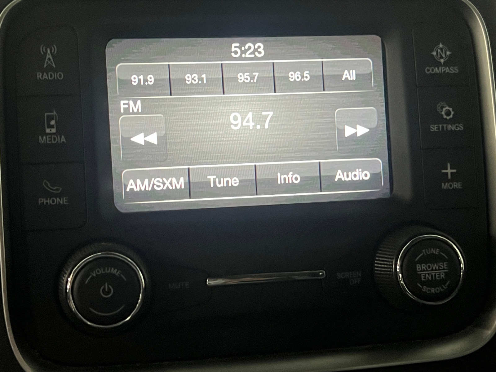 Thumbnail: 2021 RAM 1500 Classic - 4