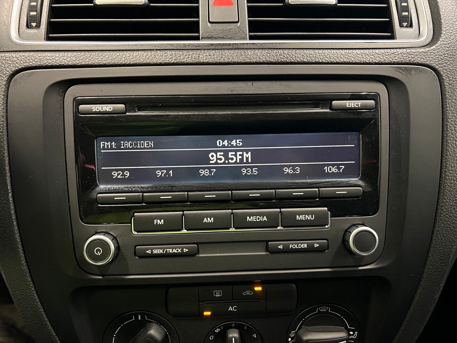 Thumbnail: 2012 Volkswagen Jetta - 4