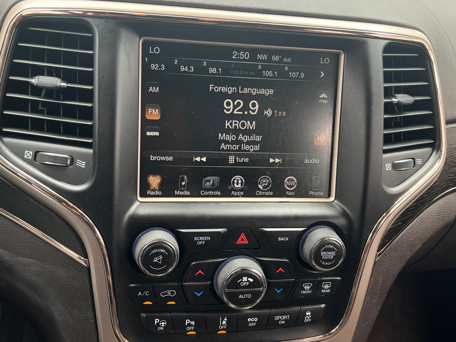 Thumbnail: 2017 Jeep Grand Cherokee - 3