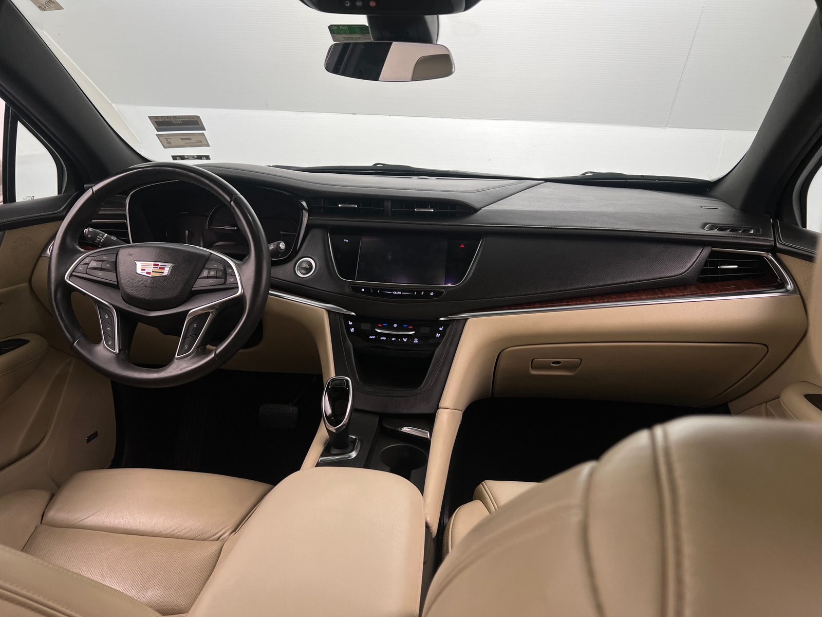 Thumbnail: 2017 Cadillac XT5 - 2