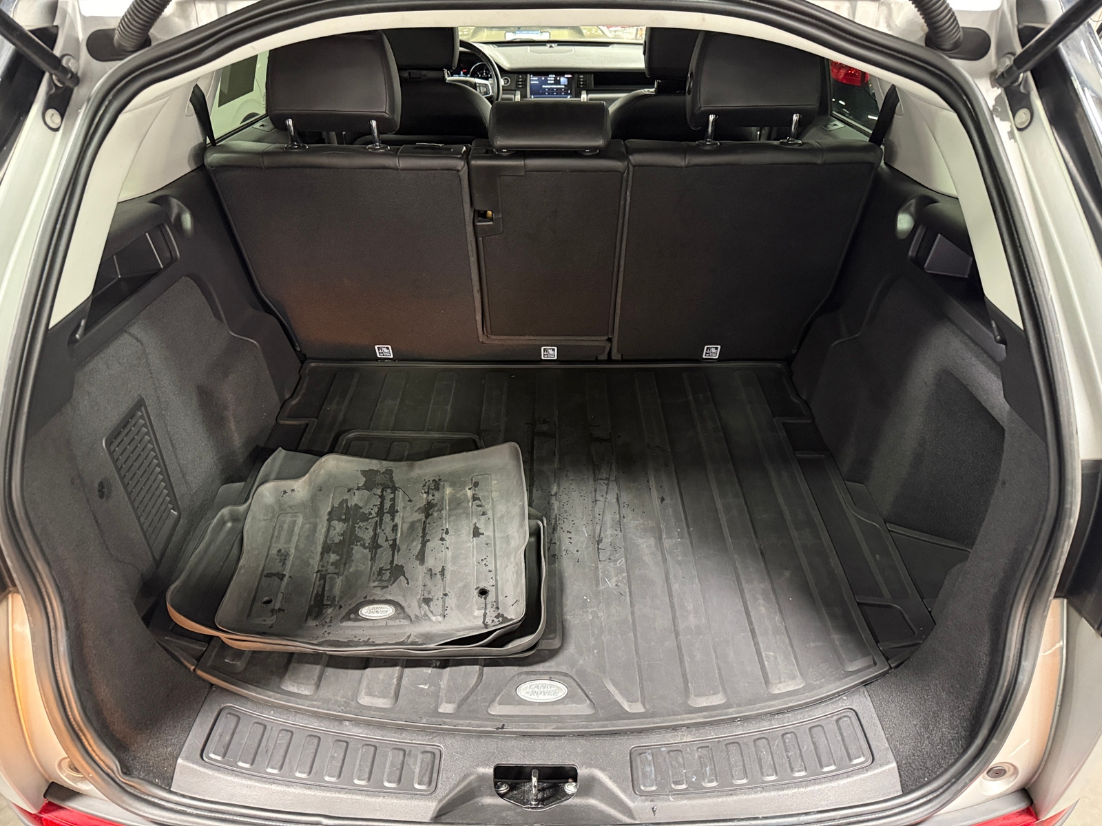 Thumbnail: 2019 Land Rover Discovery Sport - 6