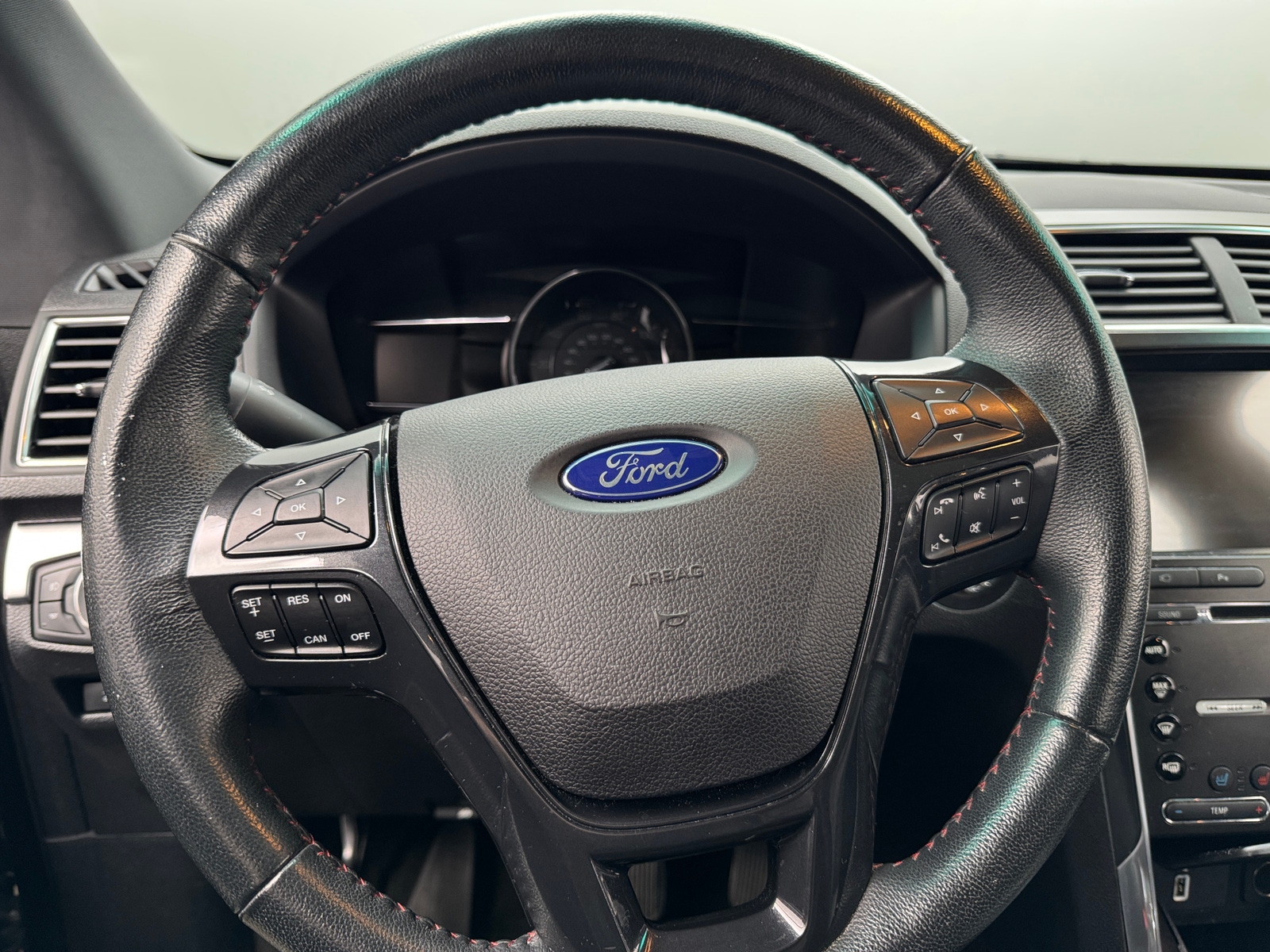 Thumbnail: 2017 Ford Explorer - 4