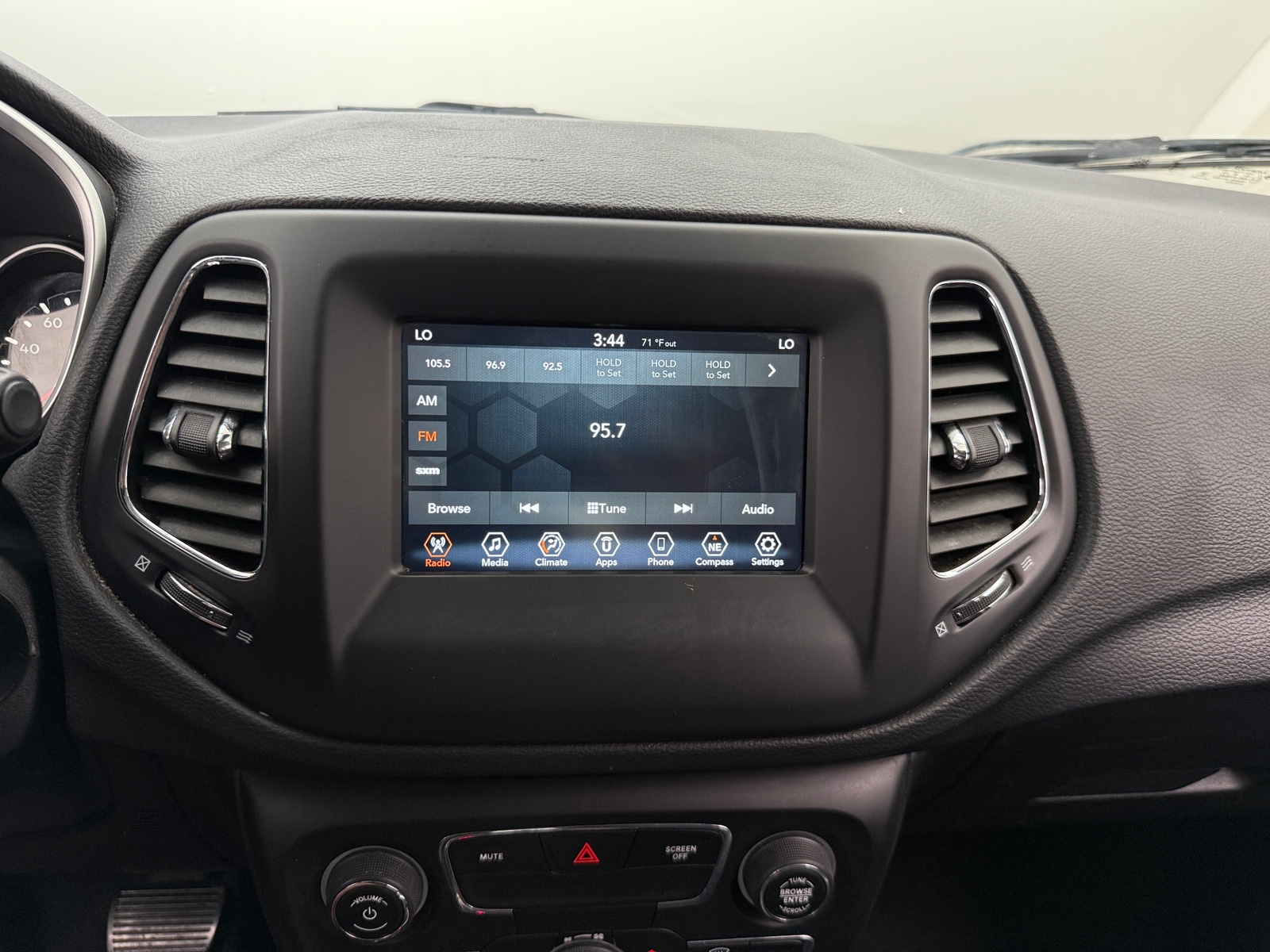 Thumbnail: 2021 Jeep Compass - 4