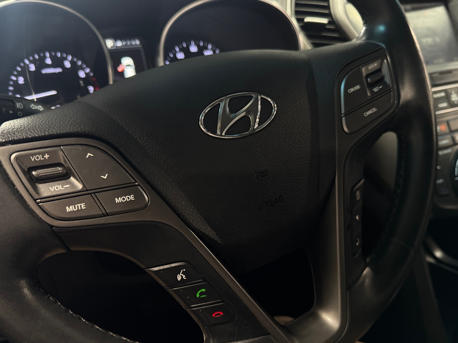 Thumbnail: 2017 Hyundai Santa Fe - 4