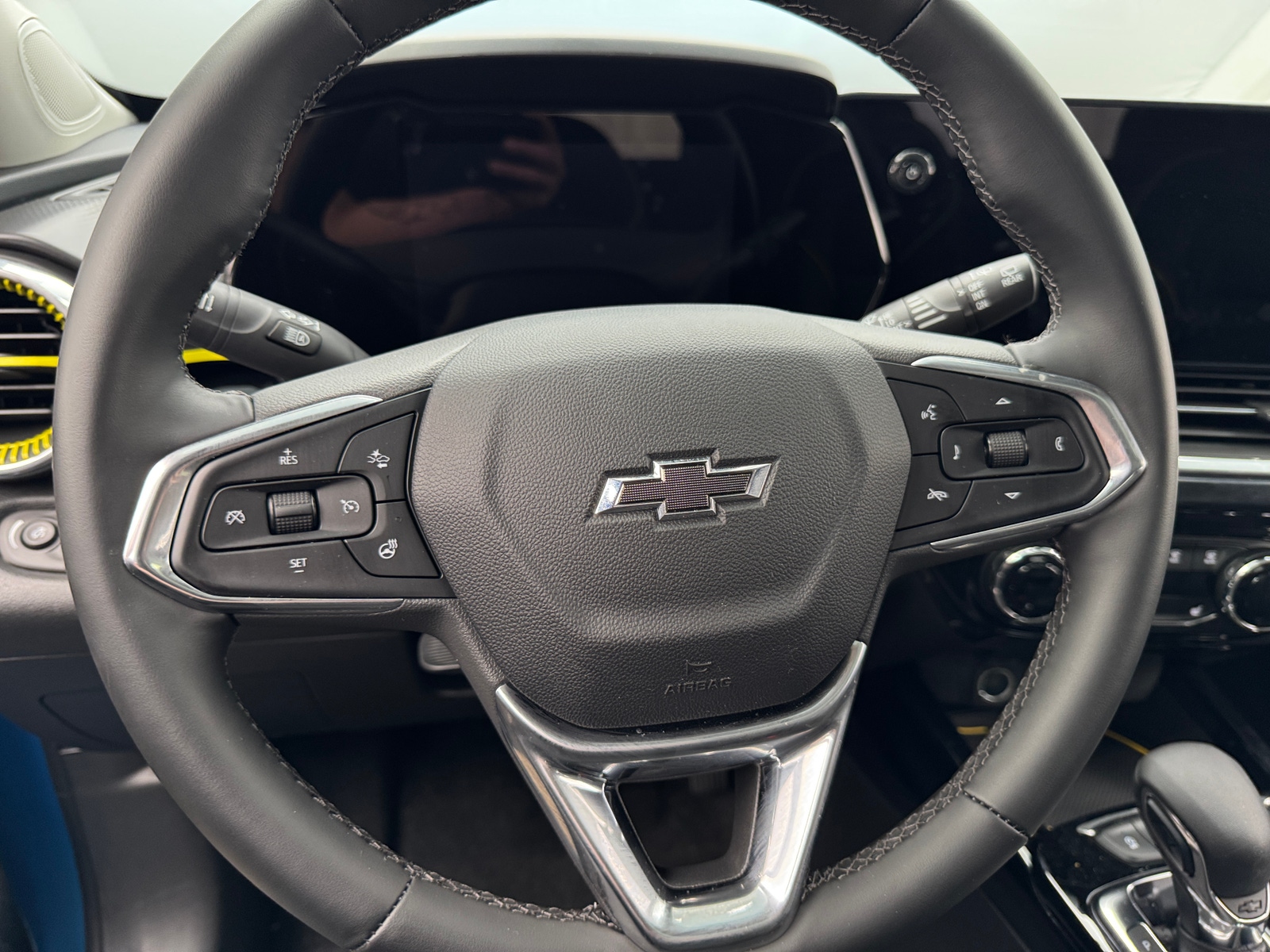 Thumbnail: 2025 Chevrolet Trax - 4