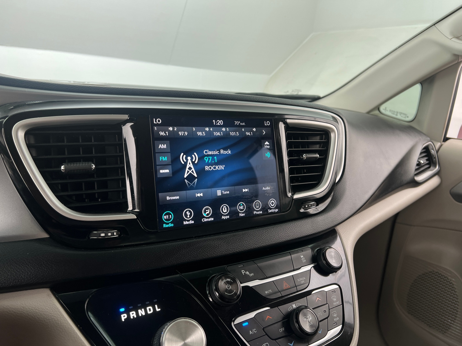 Thumbnail: 2018 Chrysler Pacifica - 4