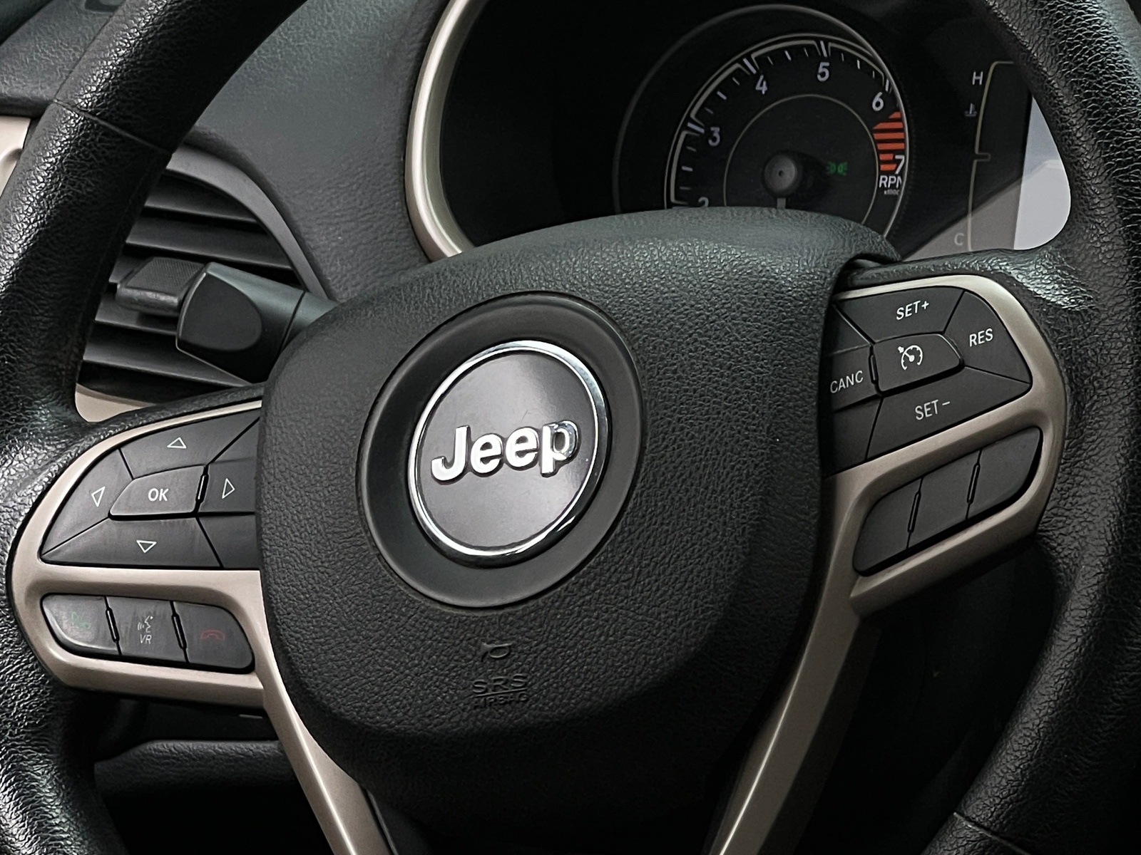 Thumbnail: 2017 Jeep Cherokee - 5