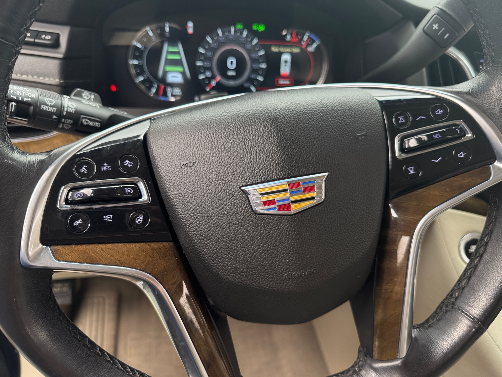 Thumbnail: 2019 Cadillac Escalade - 4