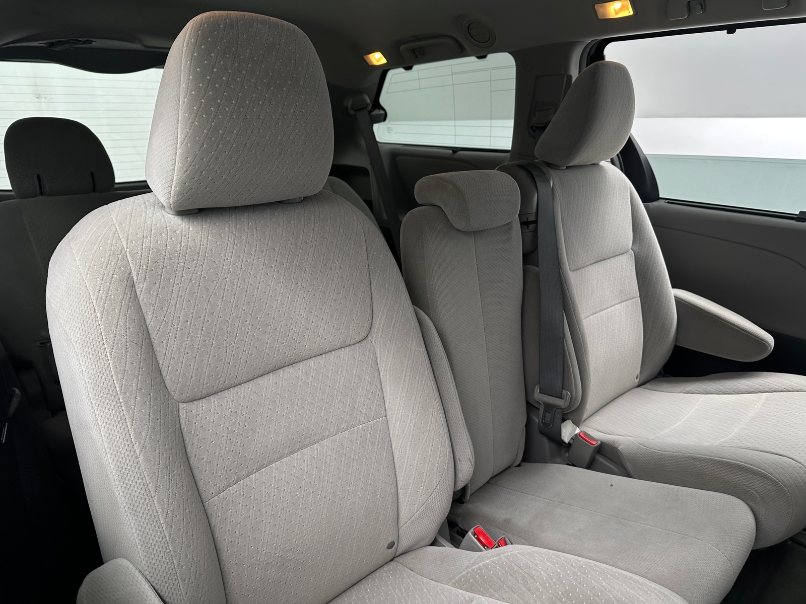 Thumbnail: 2017 Toyota Sienna - 6