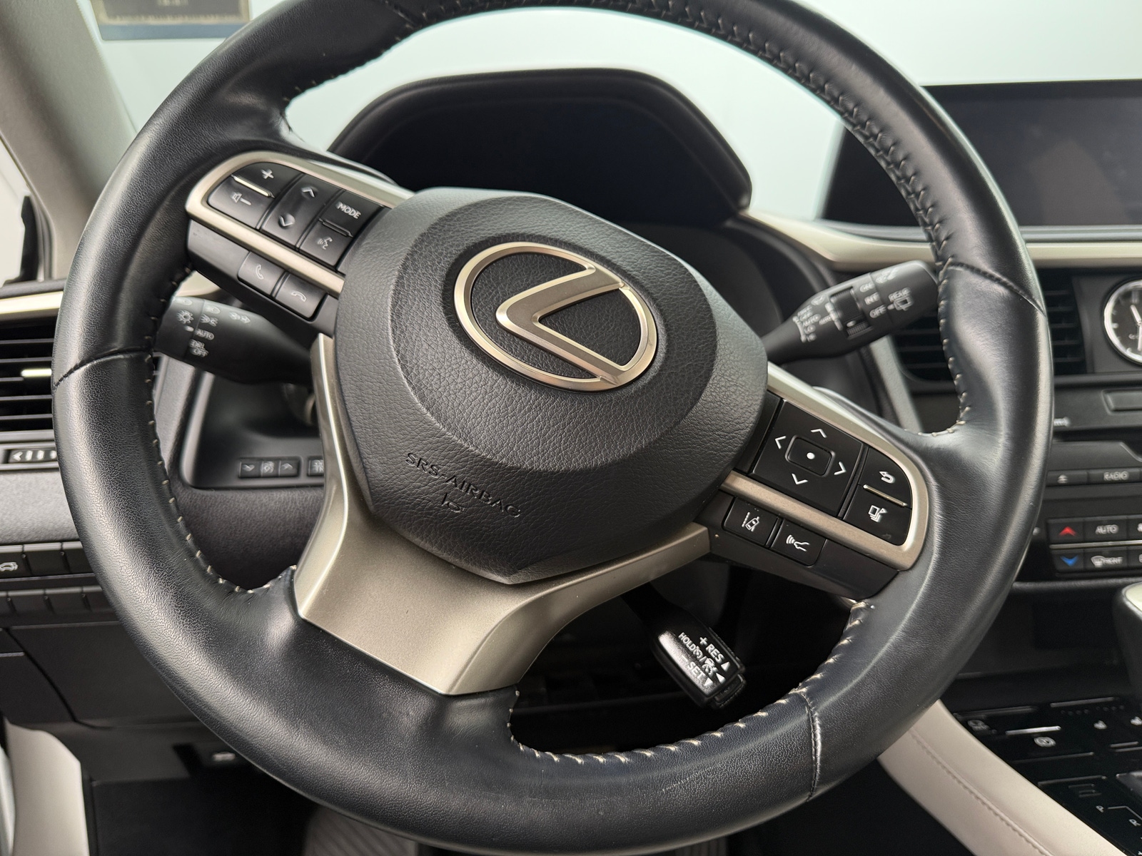 Thumbnail: 2020 Lexus RX - 4
