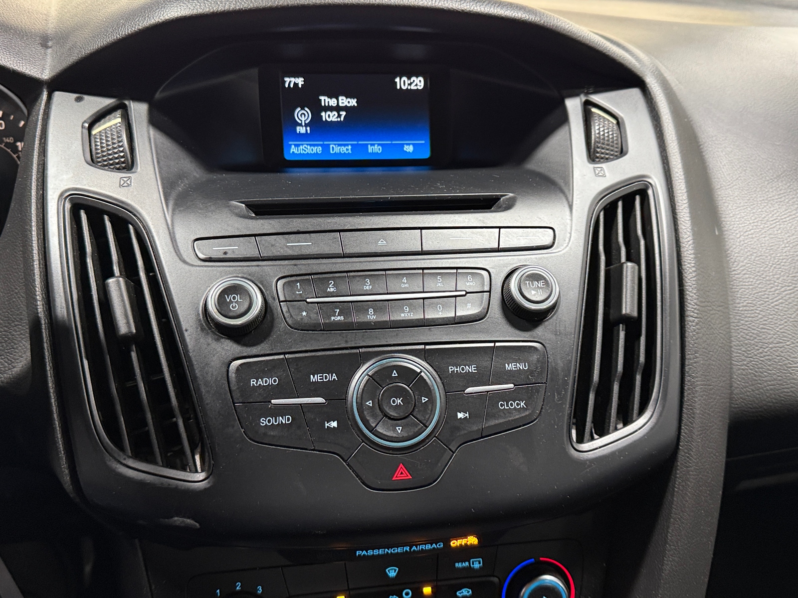 Thumbnail: 2015 Ford Focus - 4