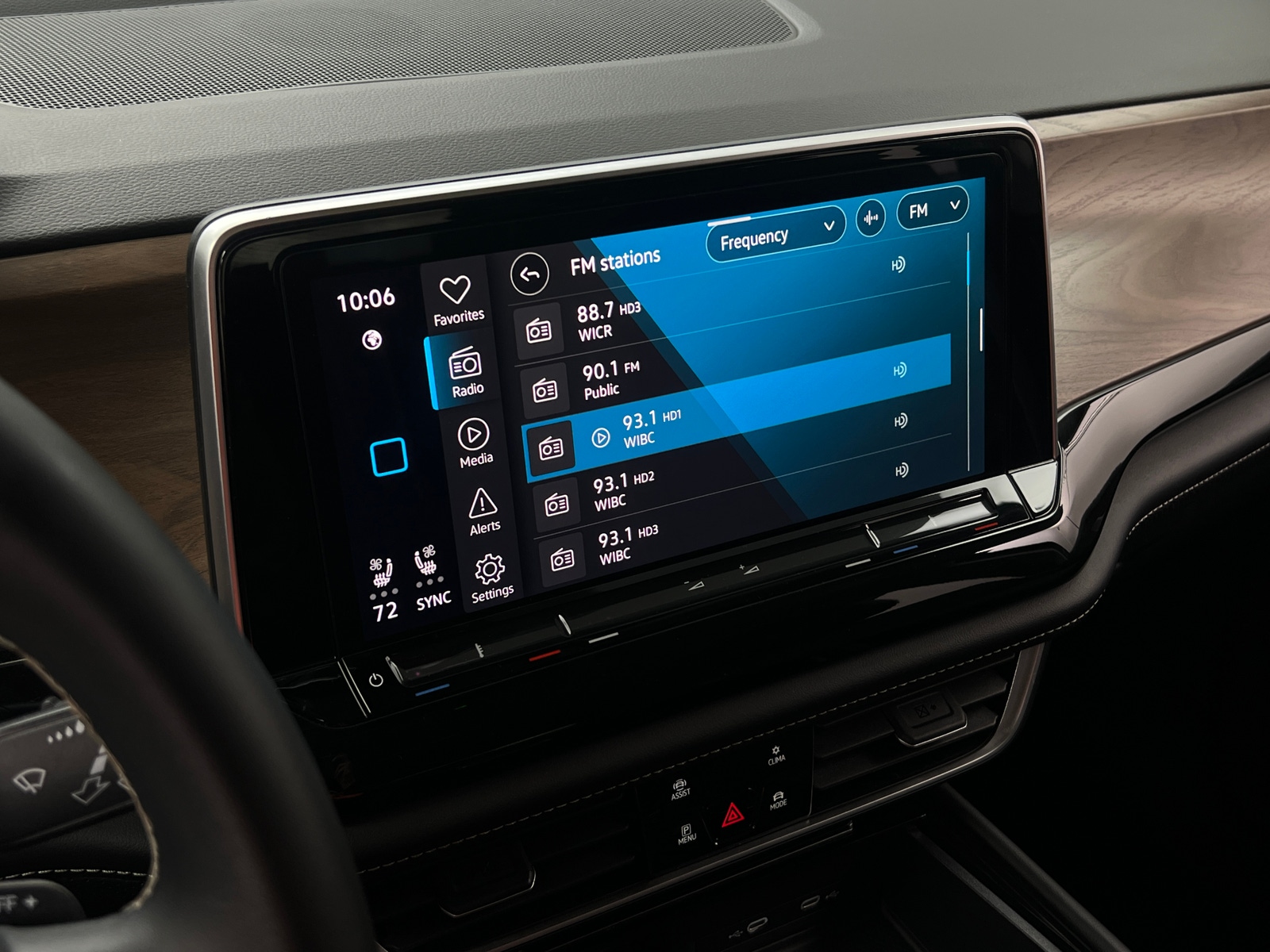 Thumbnail: 2024 Volkswagen Atlas - 3