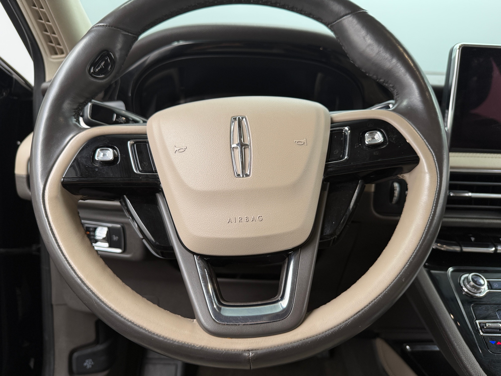 Thumbnail: 2020 Lincoln Corsair - 4