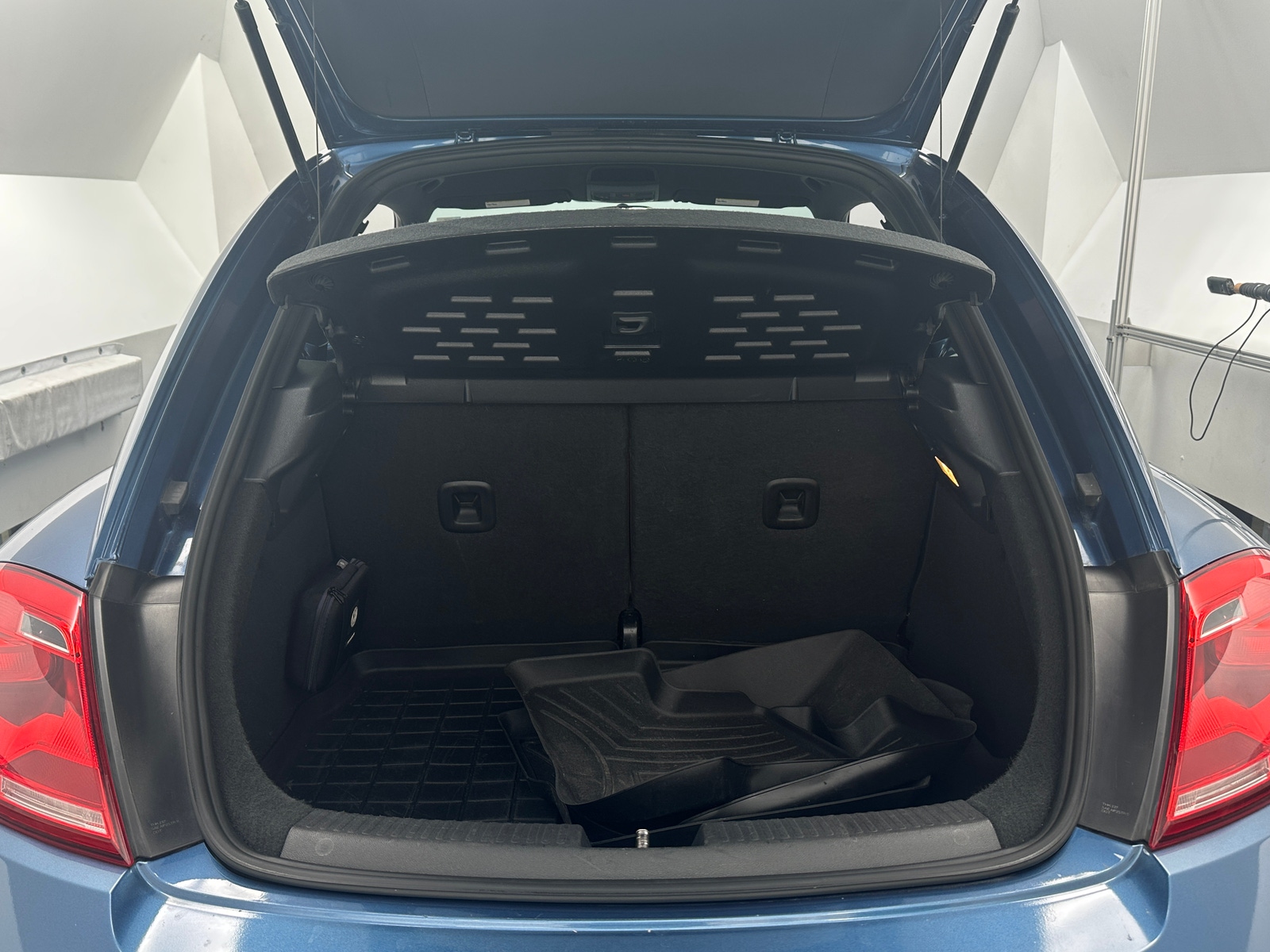 Thumbnail: 2016 Volkswagen Beetle - 7