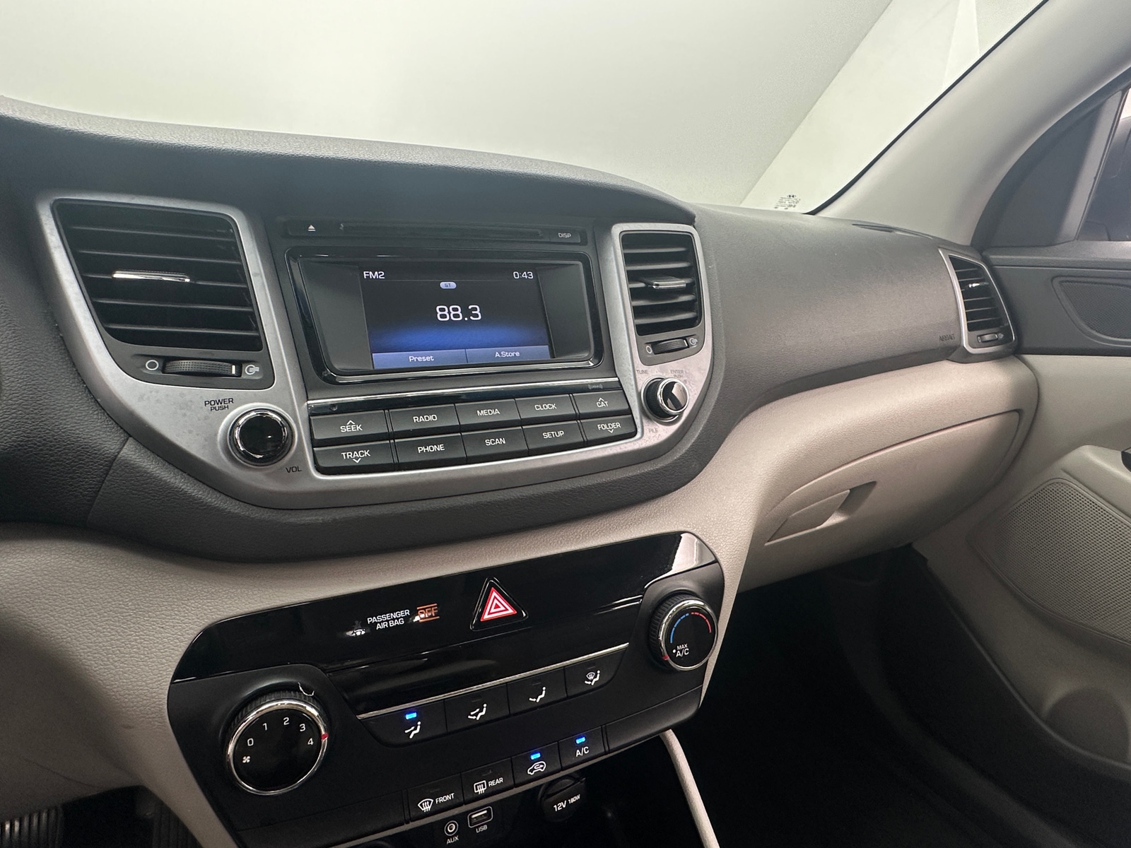 Thumbnail: 2016 Hyundai Tucson - 4