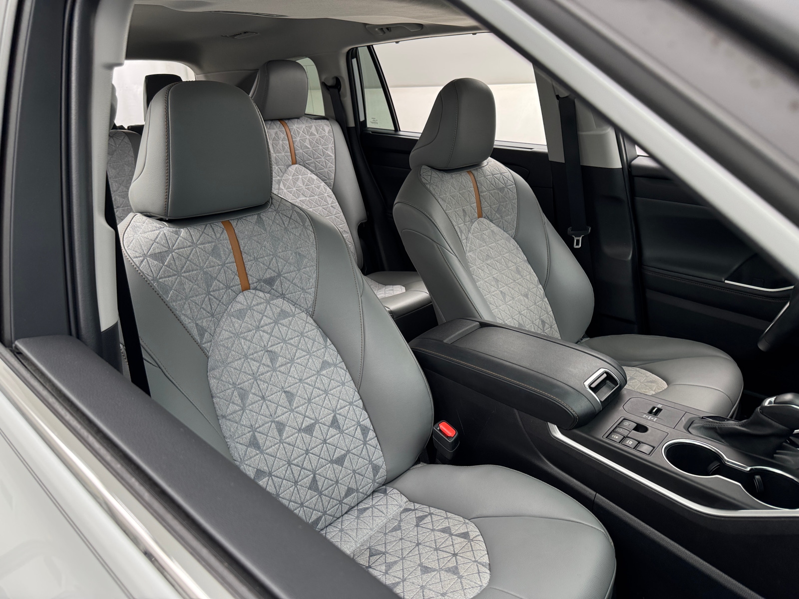 Thumbnail: 2023 Toyota Highlander - 2