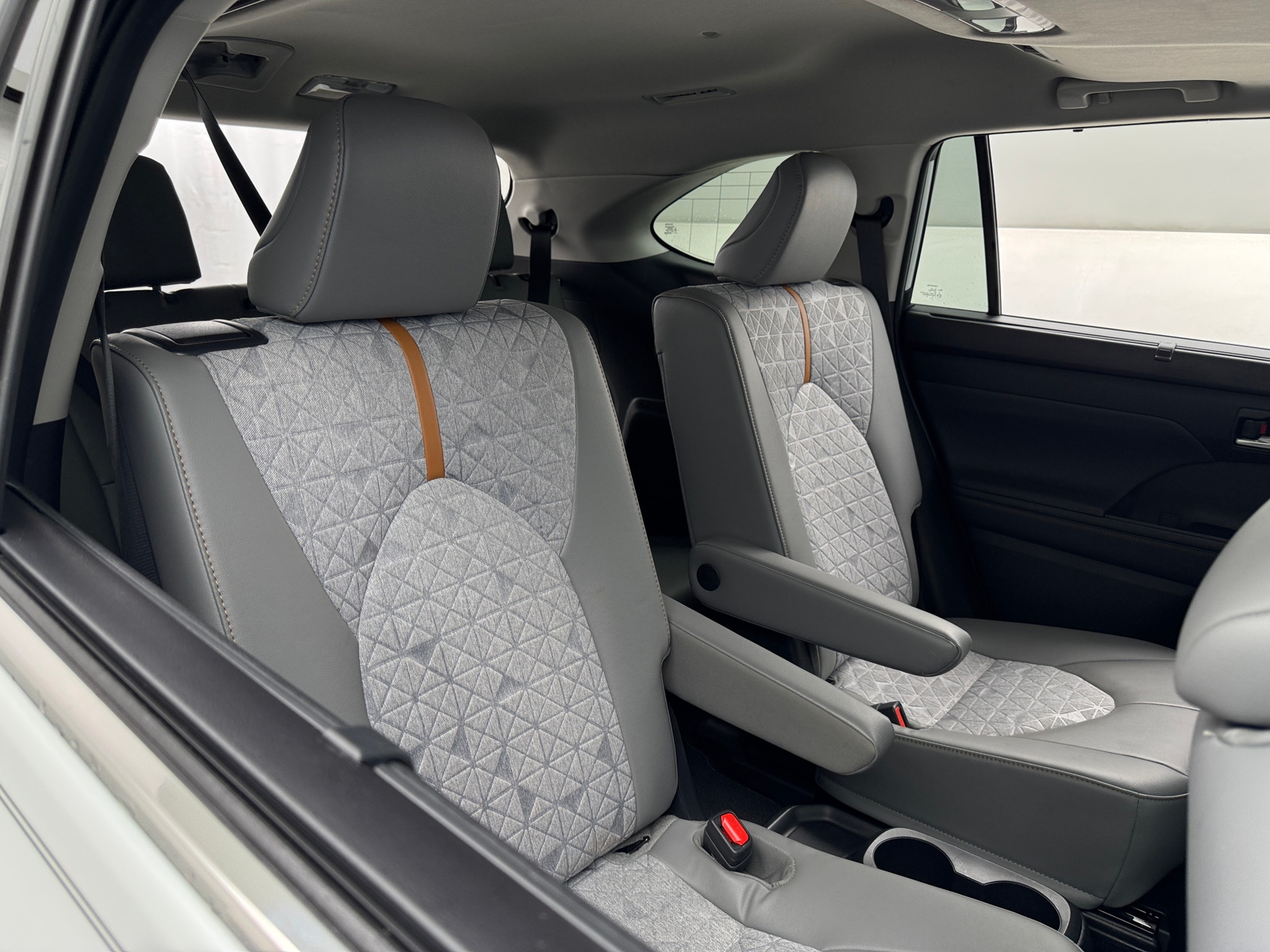 Thumbnail: 2023 Toyota Highlander - 6