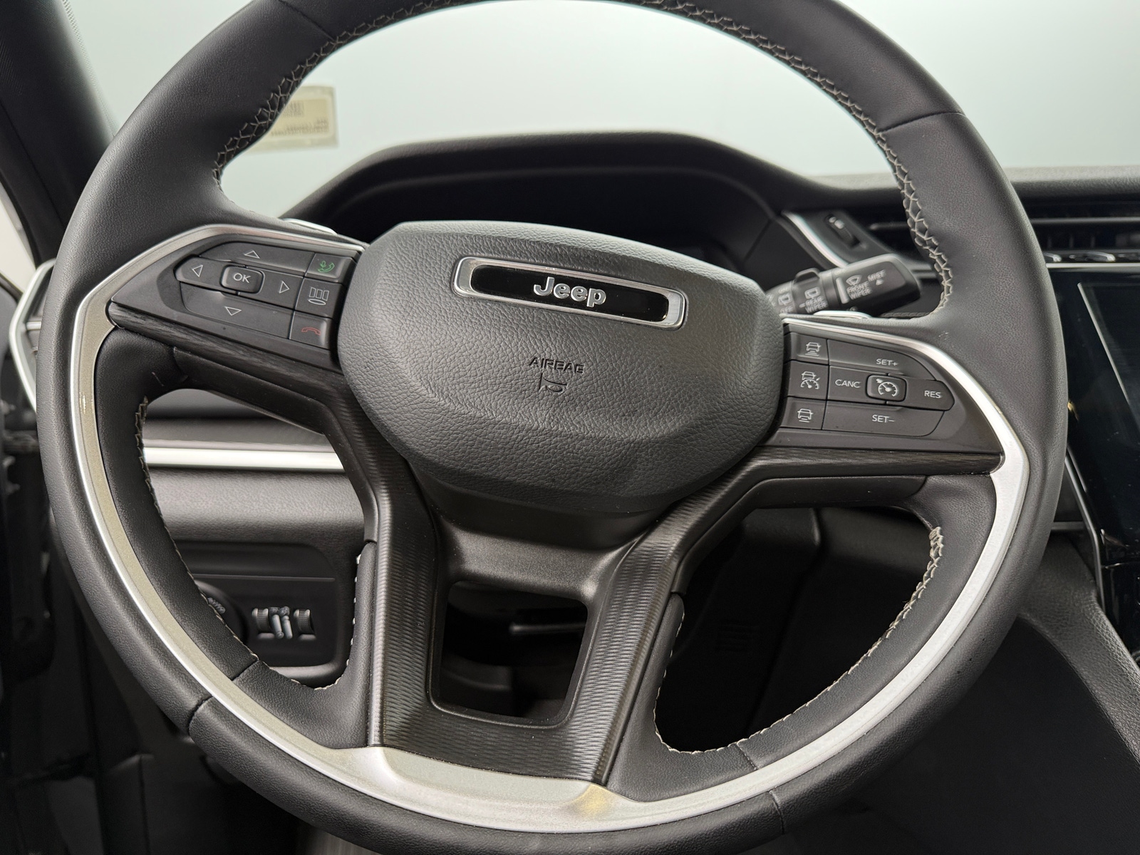 Thumbnail: 2024 Jeep Grand Cherokee - 5