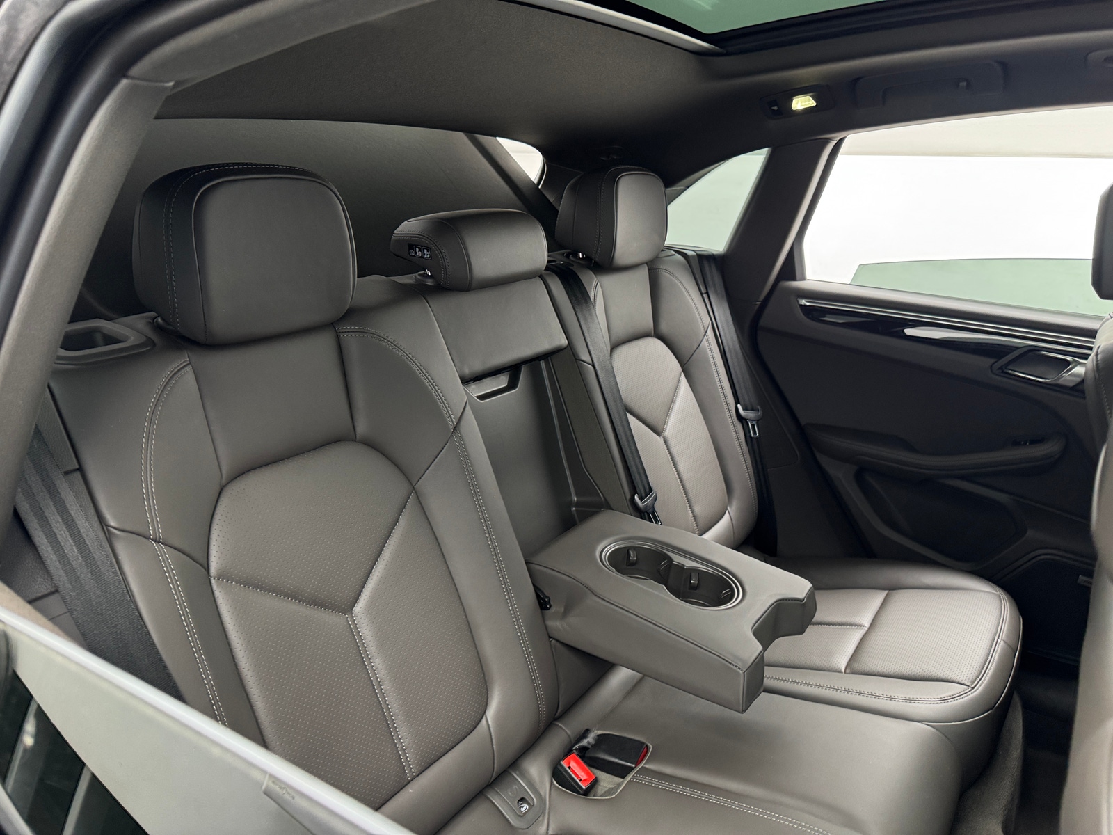Thumbnail: 2023 Porsche Macan - 5
