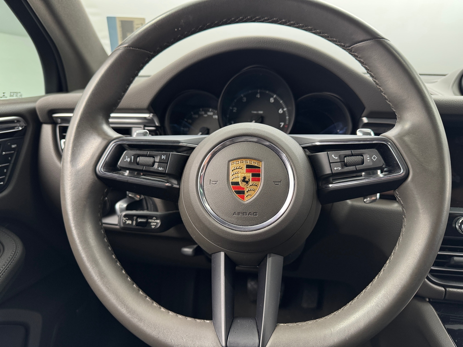 Thumbnail: 2023 Porsche Macan - 4