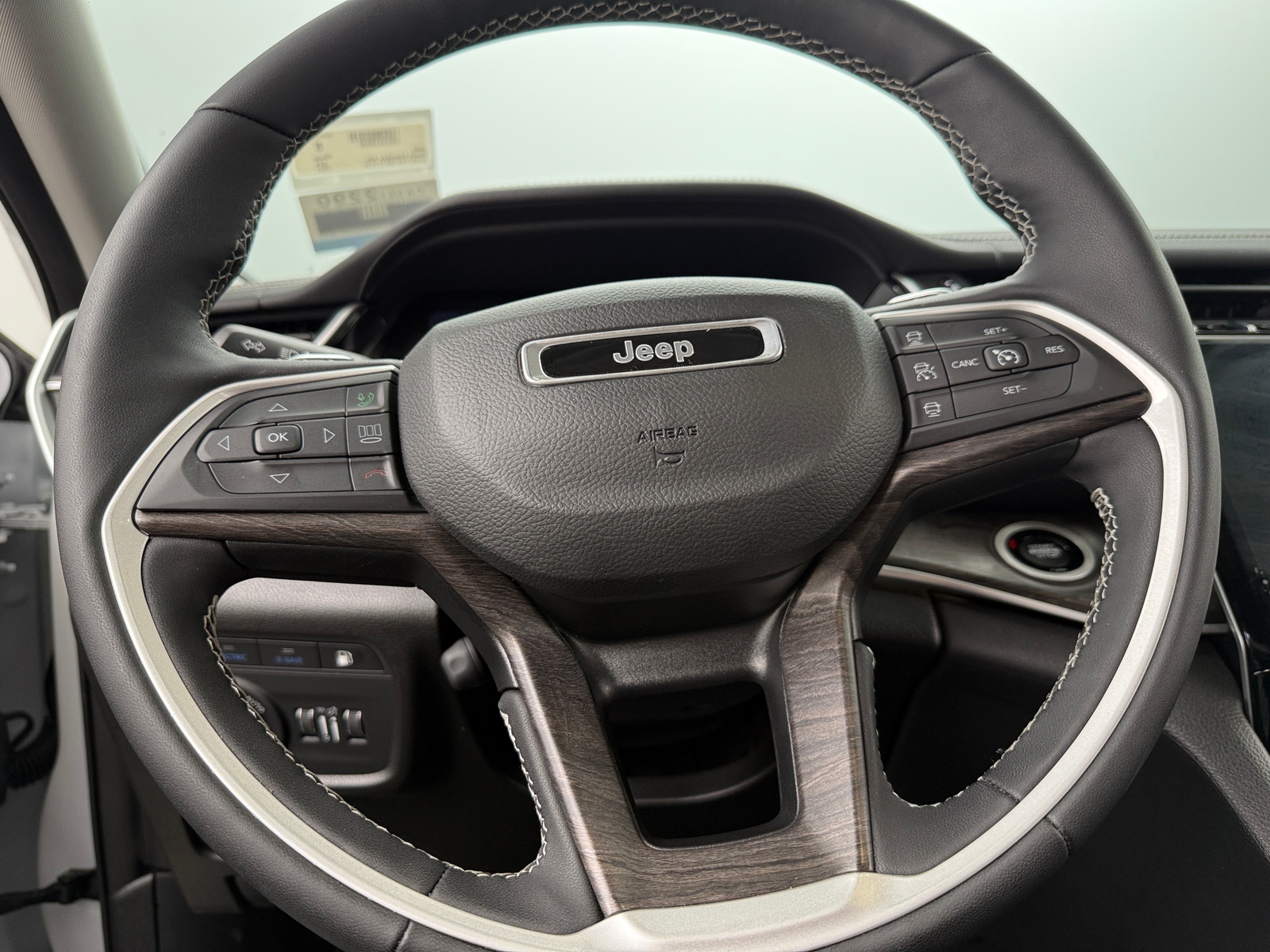 Thumbnail: 2022 Jeep Grand Cherokee - 4