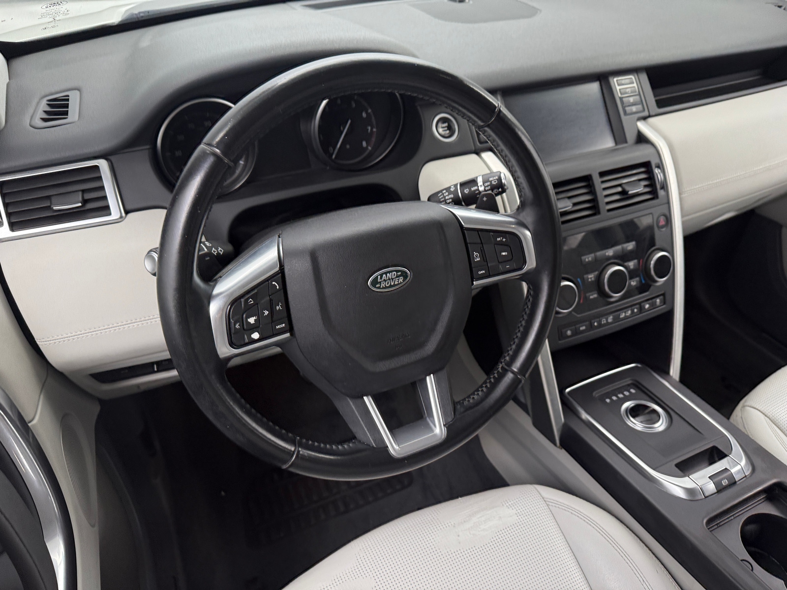 Thumbnail: 2018 Land Rover Discovery Sport - 4