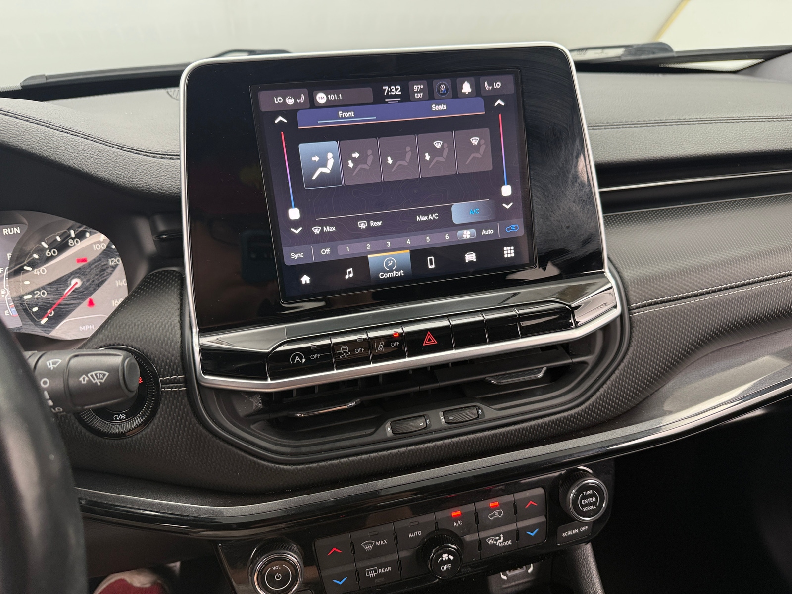 Thumbnail: 2022 Jeep Compass - 3