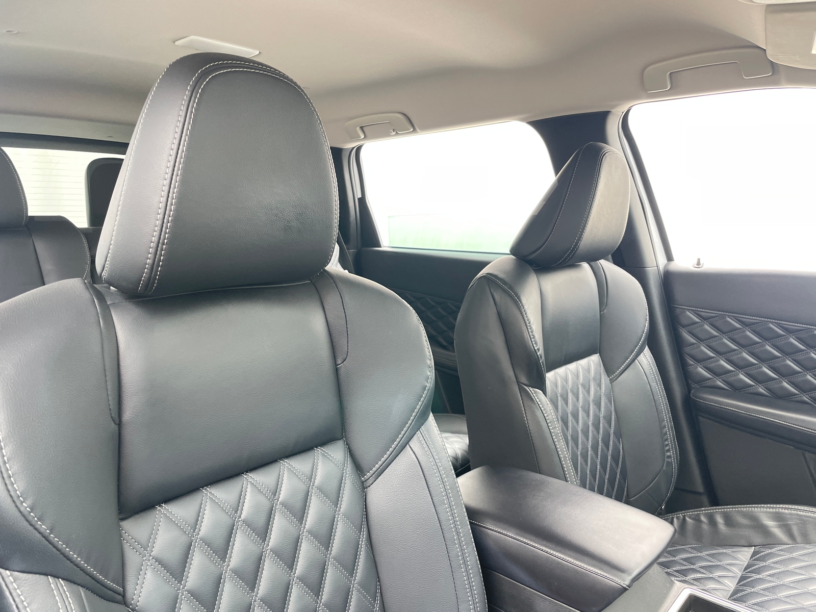 Thumbnail: 2022 Mitsubishi Outlander - 2
