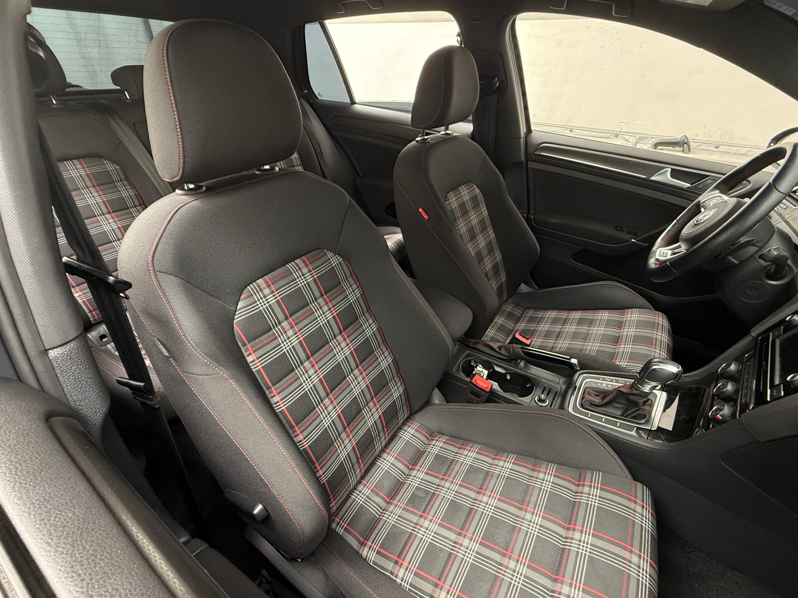 Thumbnail: 2019 Volkswagen Golf - 2